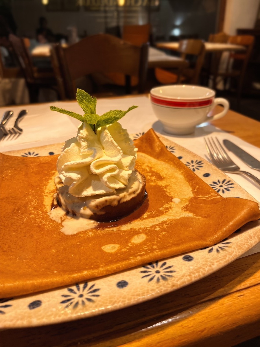 Crêpe chocolat, chantilly et menthe